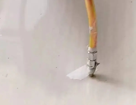 宁夏瓷砖空鼓维修公司专业解答在瓷砖铺贴过程中，如果使用的砂料过粗（如全部使用了粗砂），可能会导致以下问题